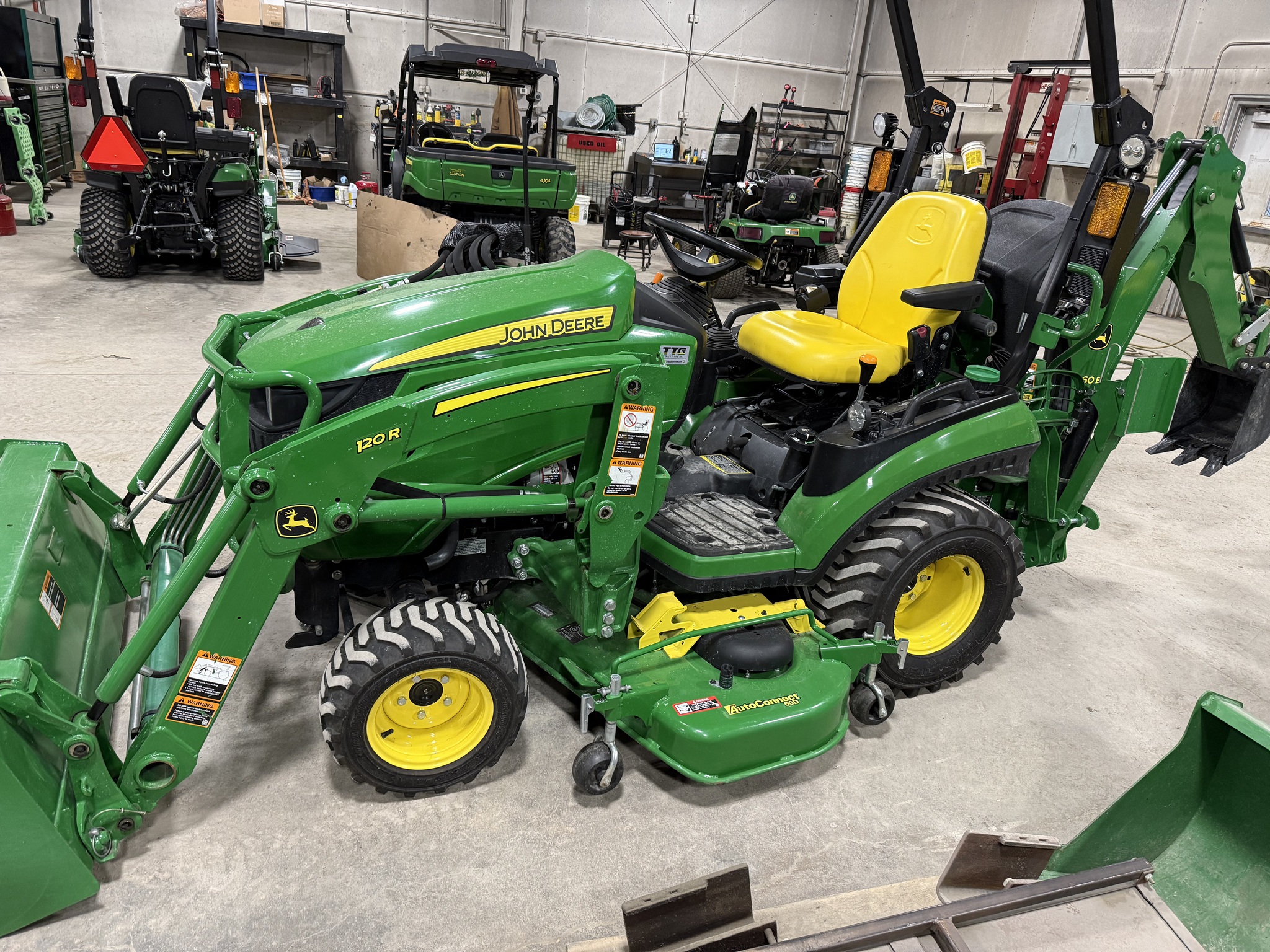 2019 John Deere 1025R Image 2
