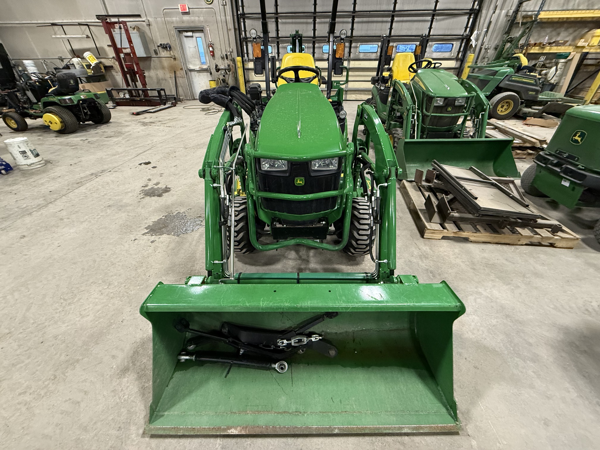 2019 John Deere 1025R Image 9
