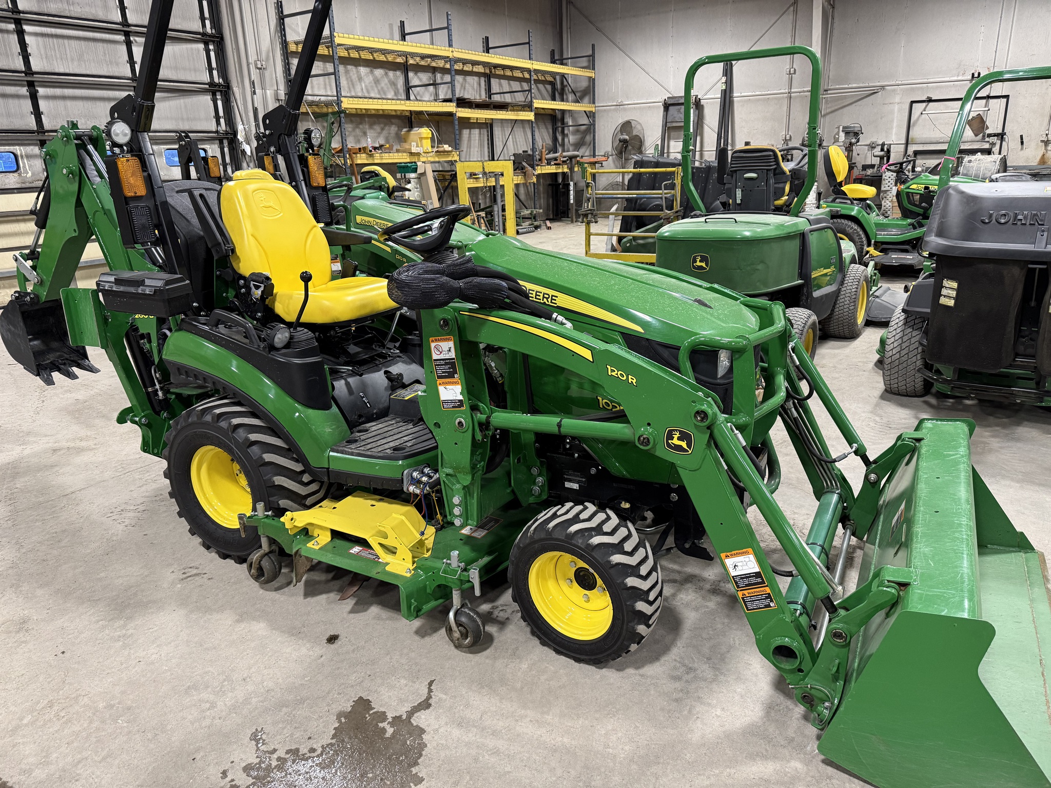 2019 John Deere 1025R Image 8
