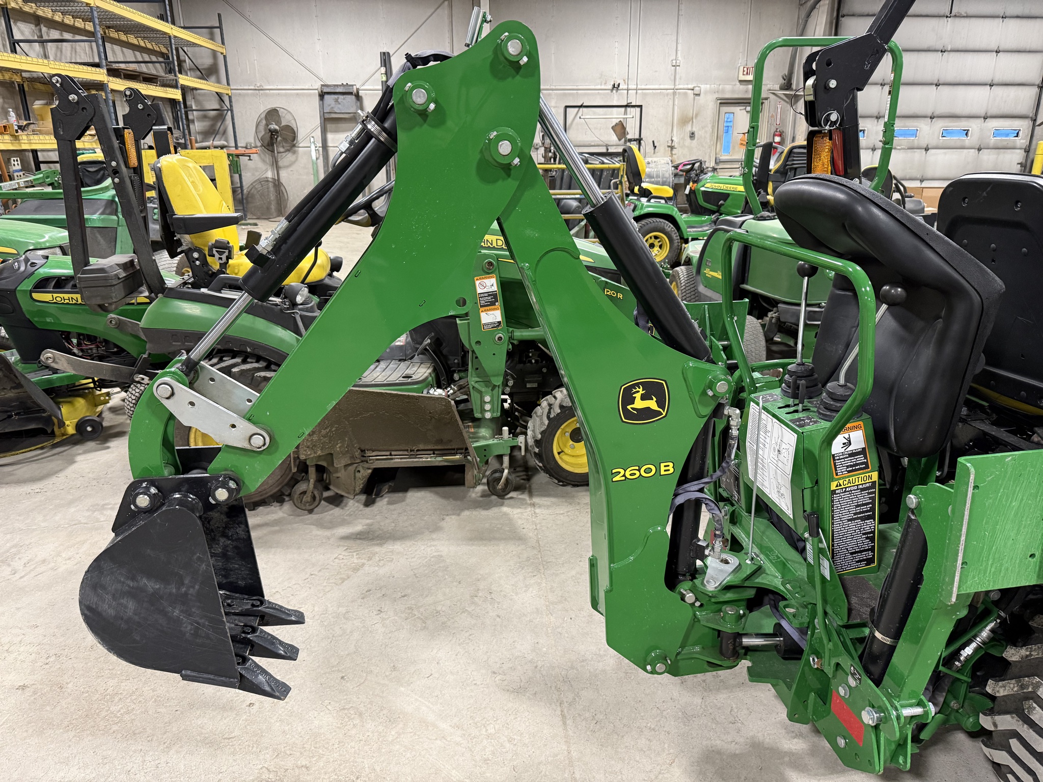 2019 John Deere 1025R Image 7