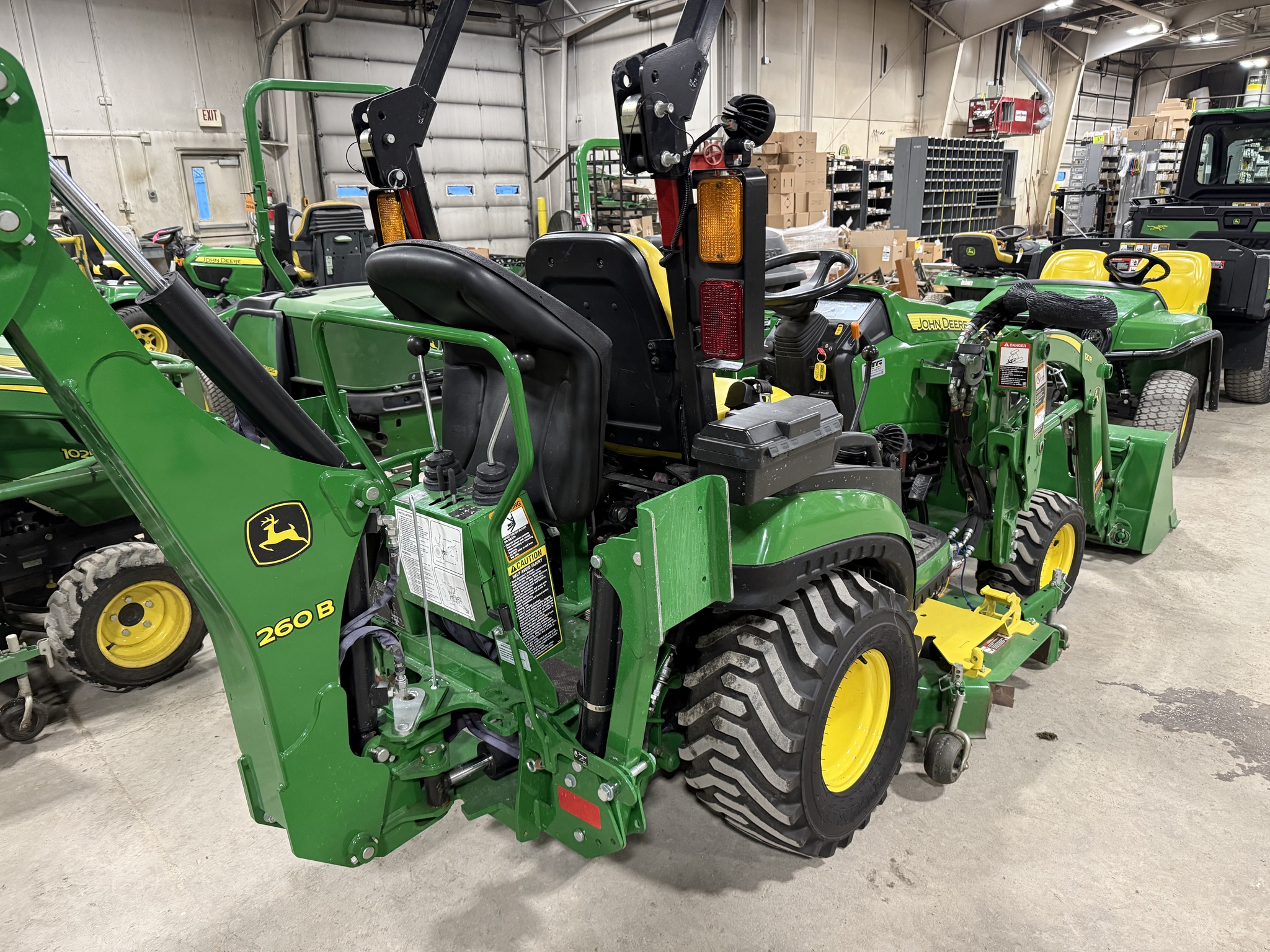 2019 John Deere 1025R Image 5