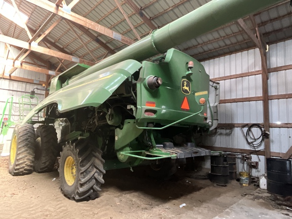 Photo of 2014 John Deere S690