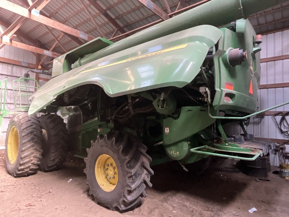 Photo of 2014 John Deere S690