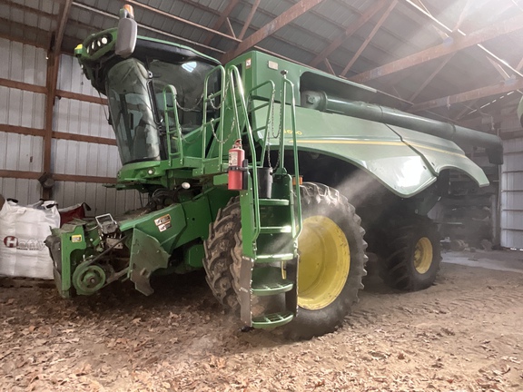 Photo of 2014 John Deere S690