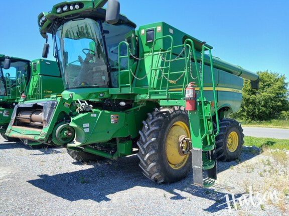 Photo of 2014 John Deere S690