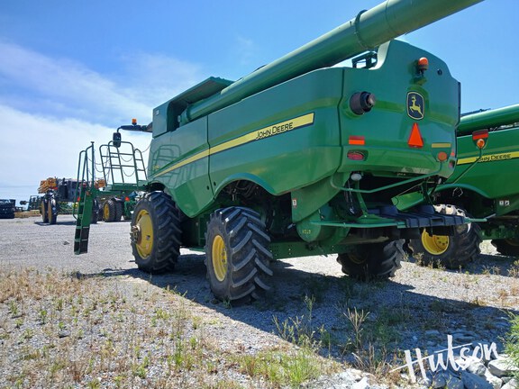 Photo of 2014 John Deere S690