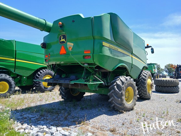 Photo of 2014 John Deere S690