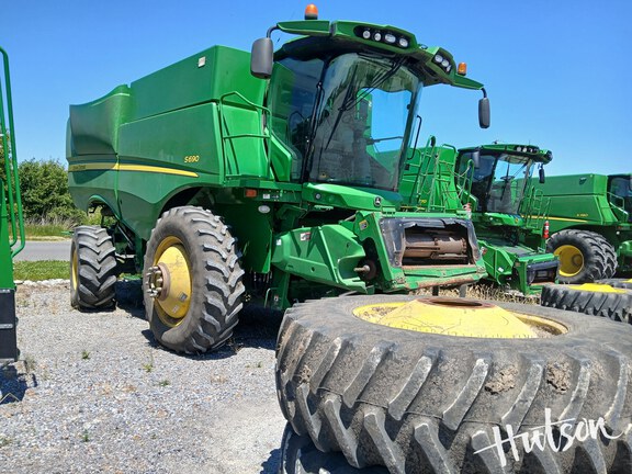Photo of 2014 John Deere S690