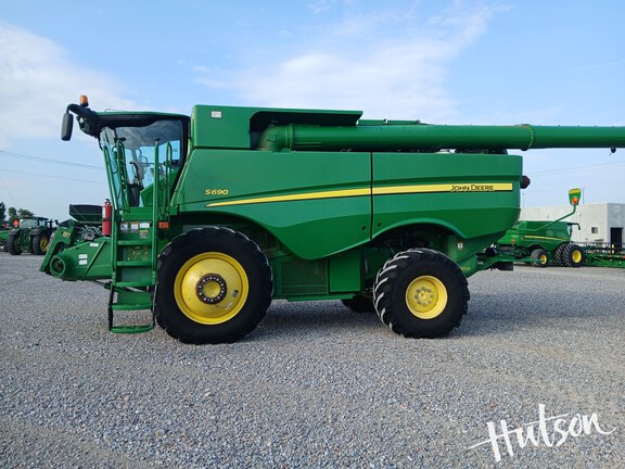 Photo of 2014 John Deere S690
