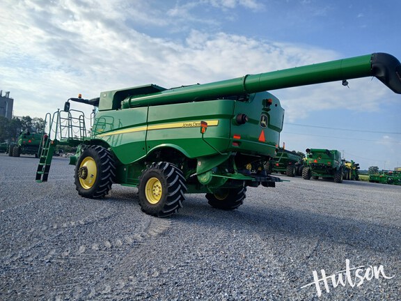 Photo of 2014 John Deere S690