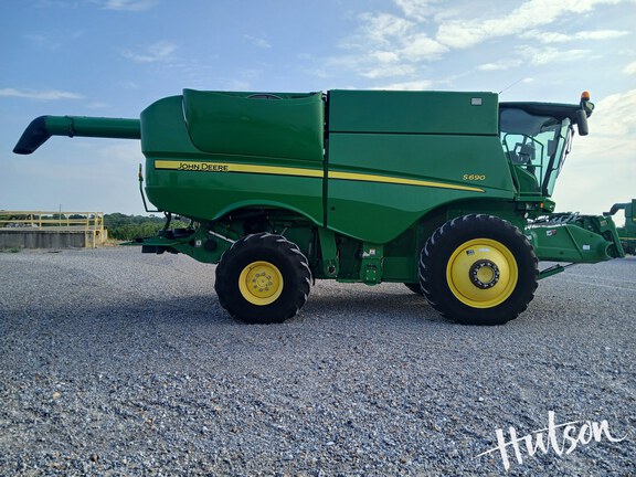 Photo of 2014 John Deere S690