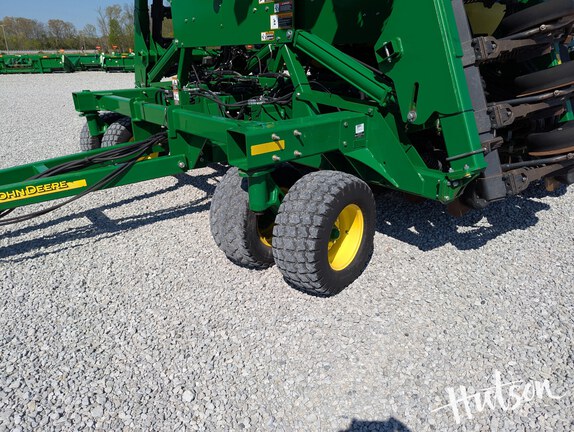 Photo of 2016 John Deere 1990