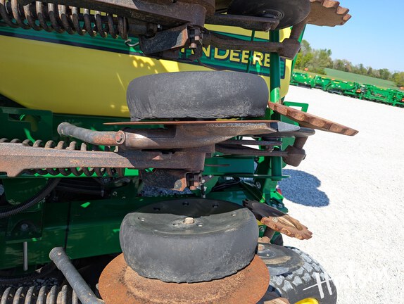 Photo of 2016 John Deere 1990