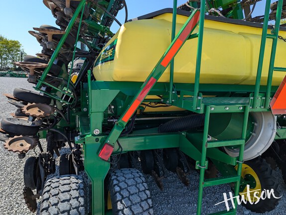 Photo of 2016 John Deere 1990