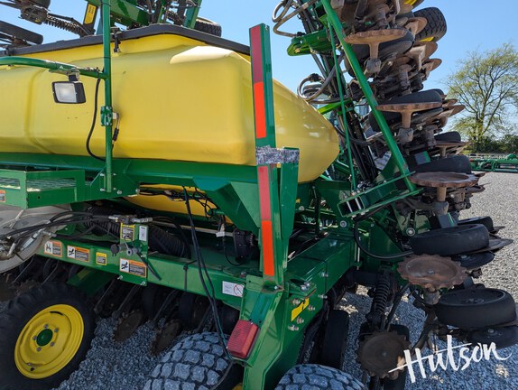 Photo of 2016 John Deere 1990