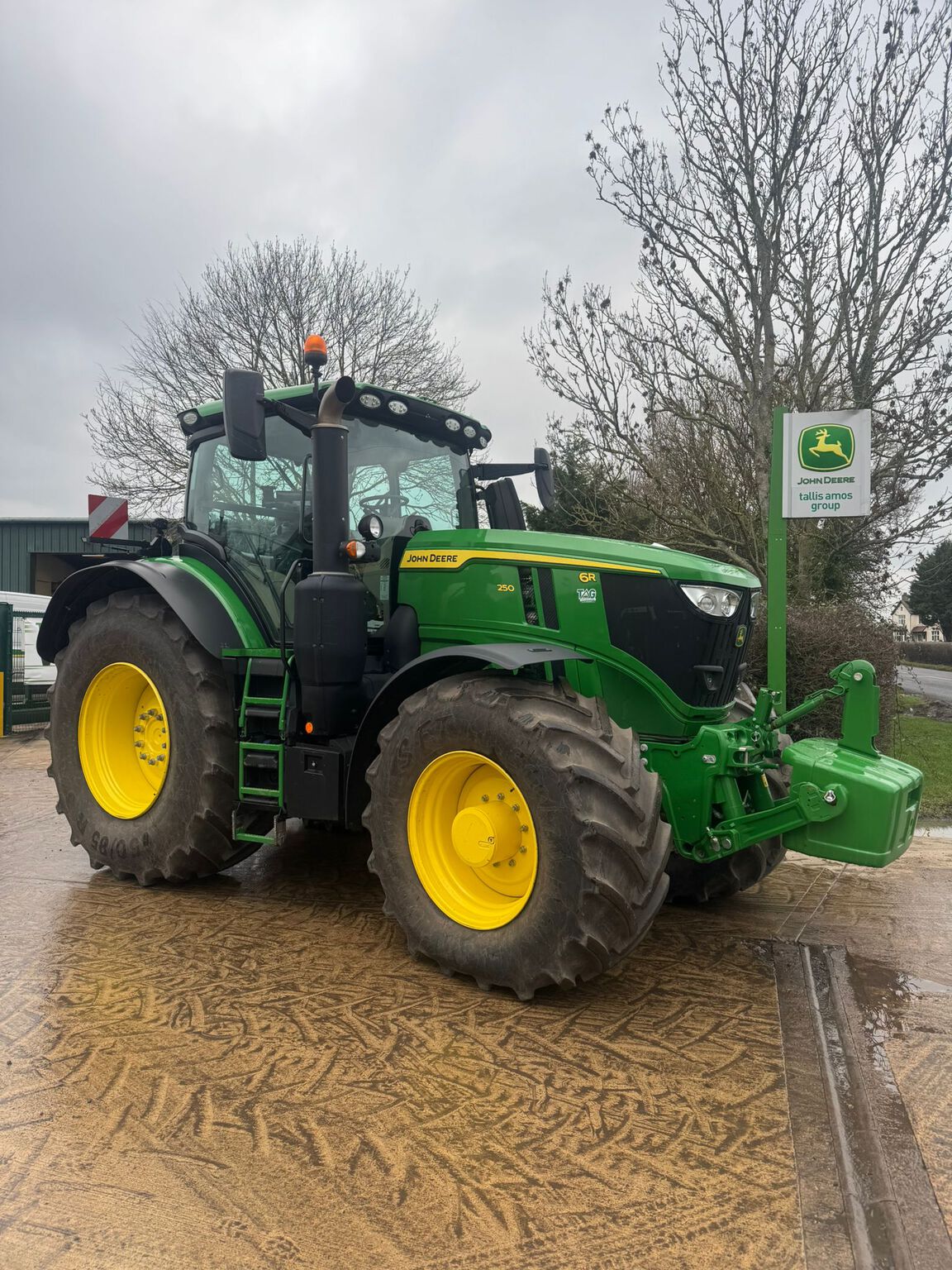 2024 John Deere 6R 250