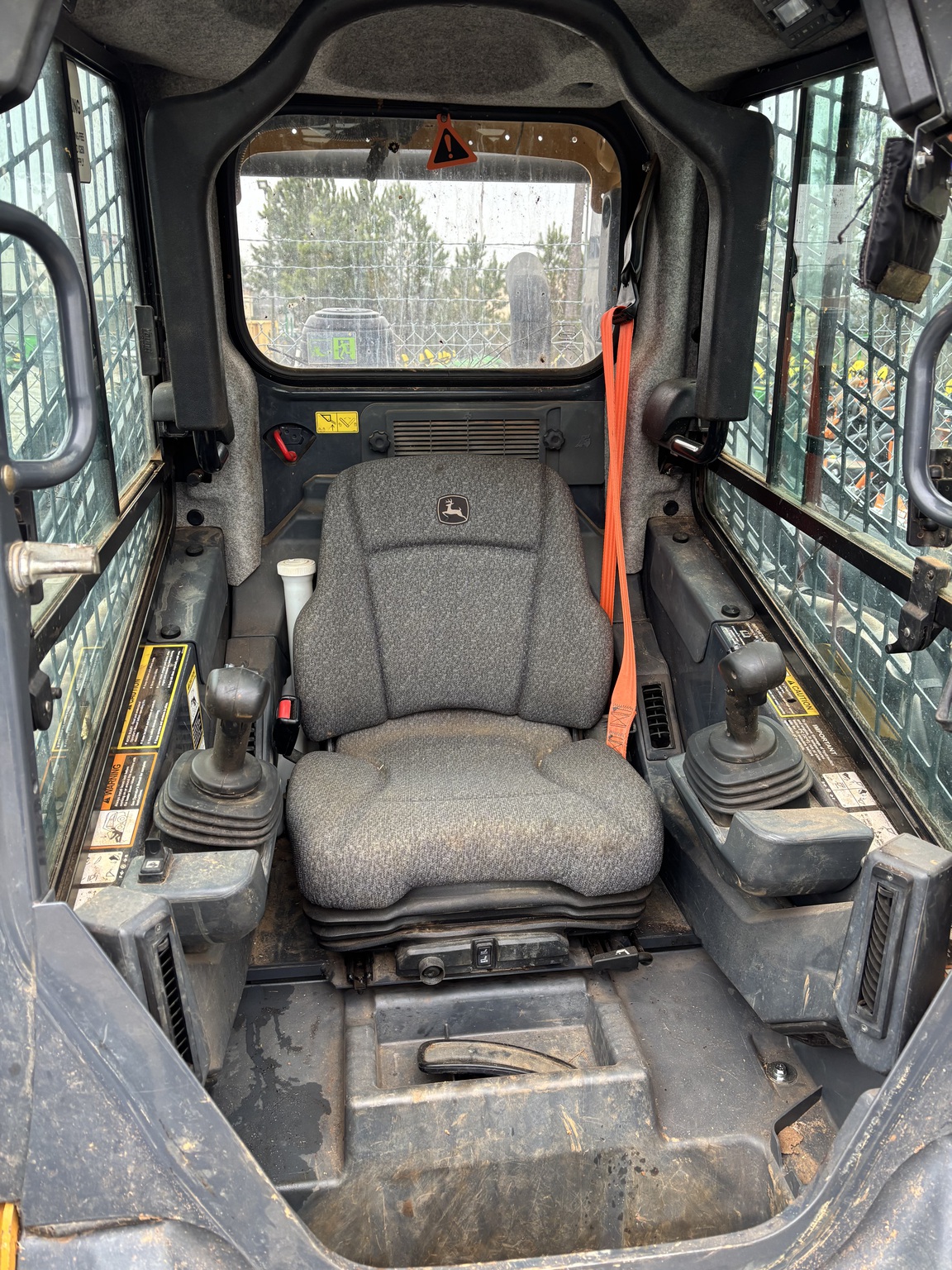 2023 John Deere 325G Image 5