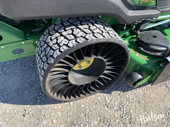 Photo of 2023 John Deere Z950M