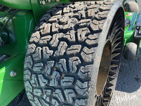 Photo of 2024 John Deere Z950R