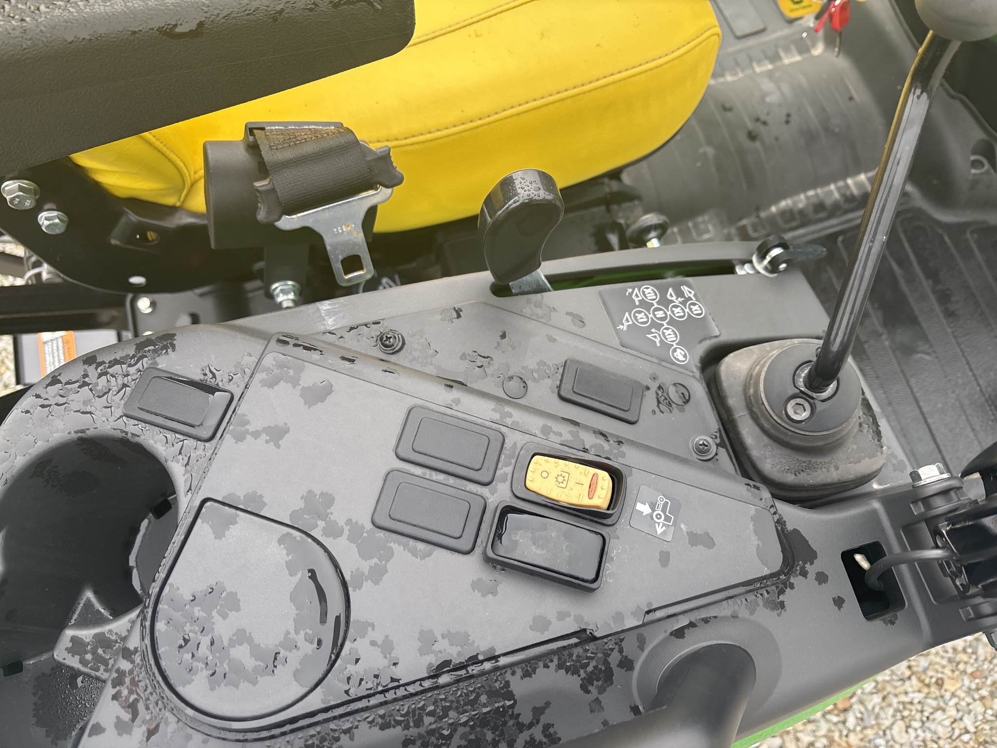 New In-Stock 2024 John Deere 2032R Compact Utility Tractors at Koenig Equipment in Greensburg, IN - PhotoXL14