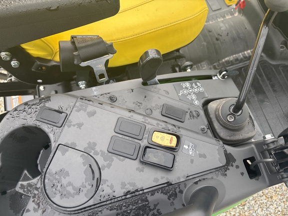 New In-Stock 2024 John Deere 2032R Compact Utility Tractors at Koenig Equipment in Greensburg, IN - Photo14