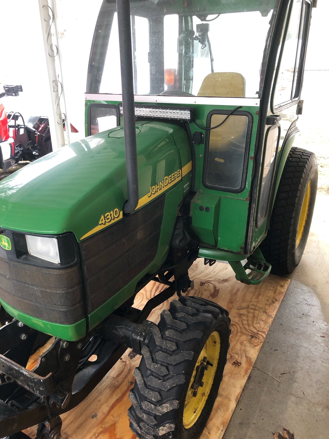 2004 John Deere 4310 Image 3