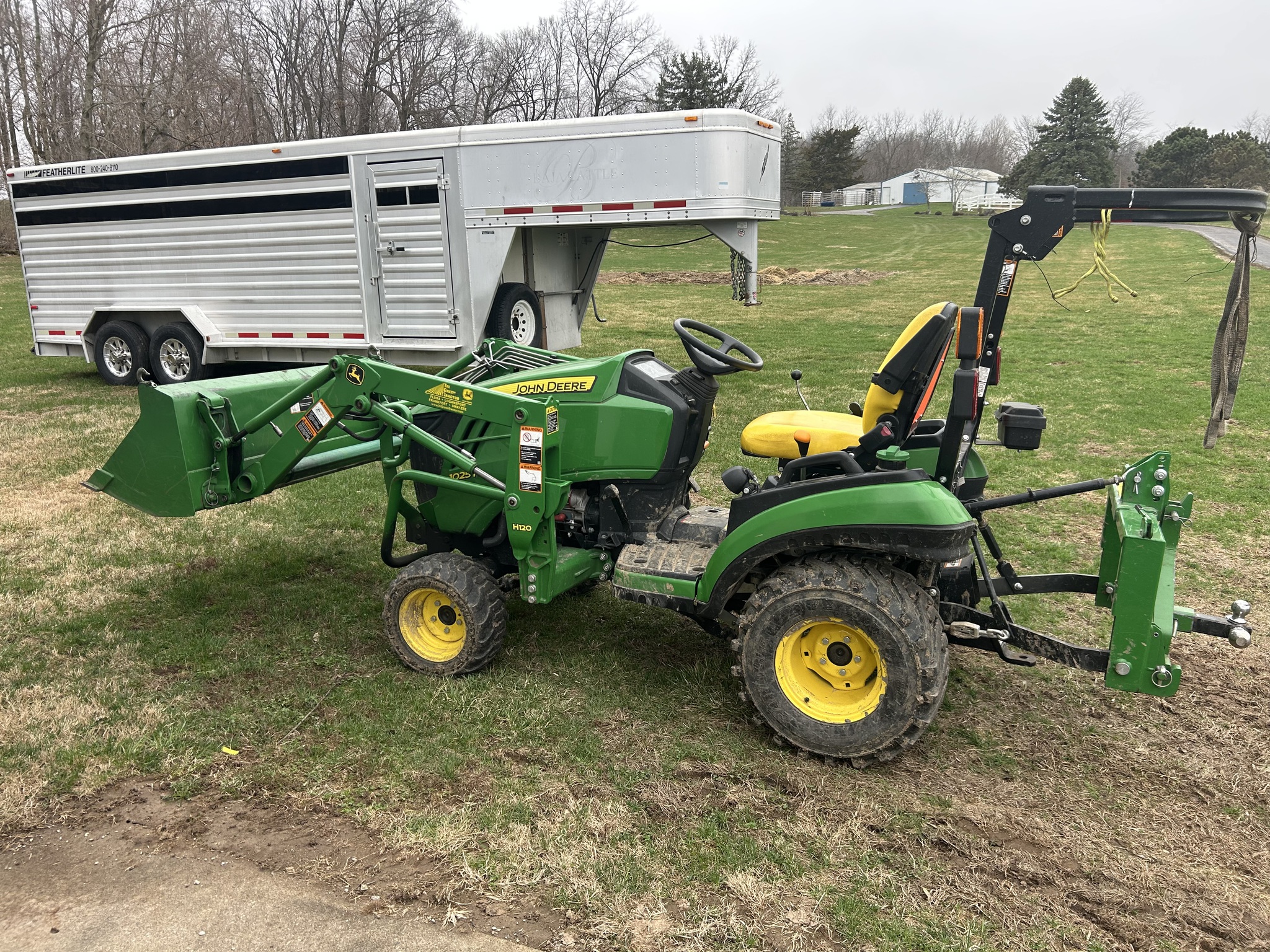 2017 John Deere 1025R Image 1