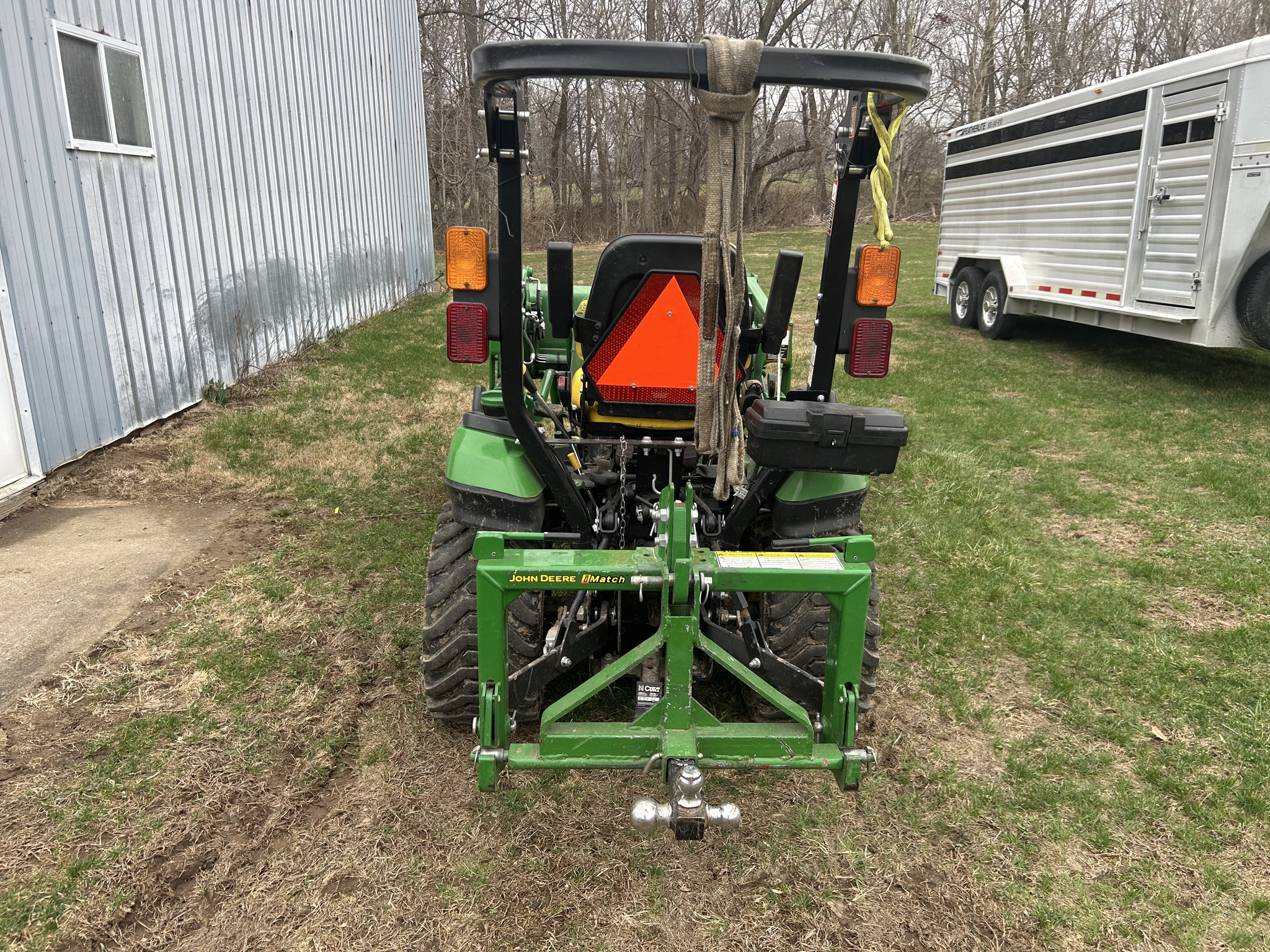 2017 John Deere 1025R Image 2