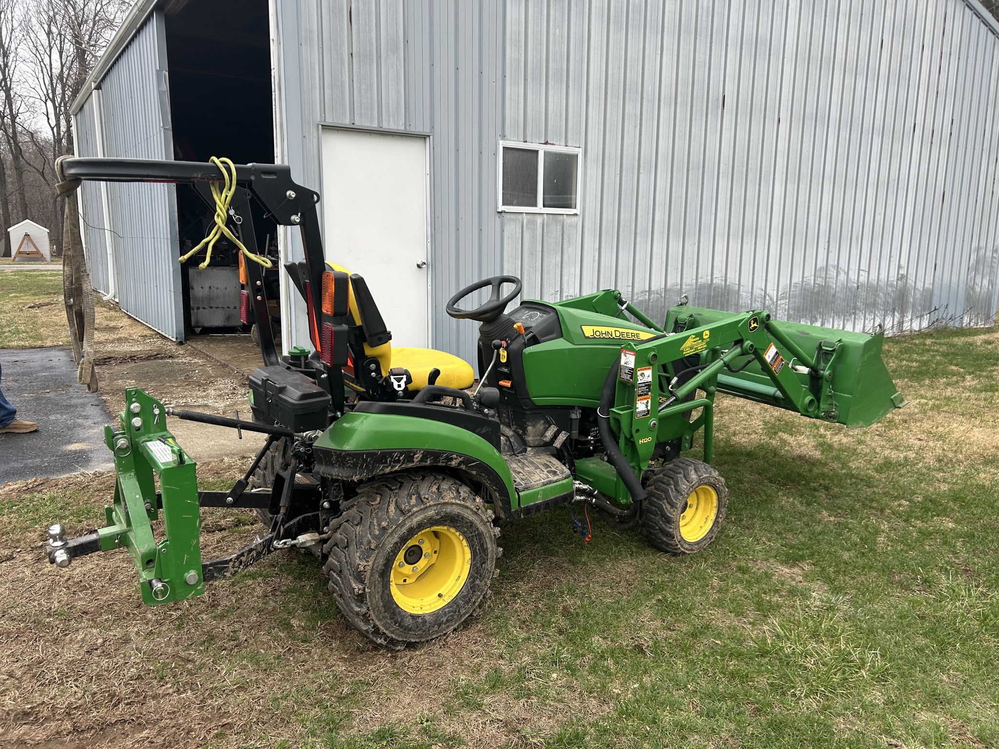 2017 John Deere 1025R Image 3