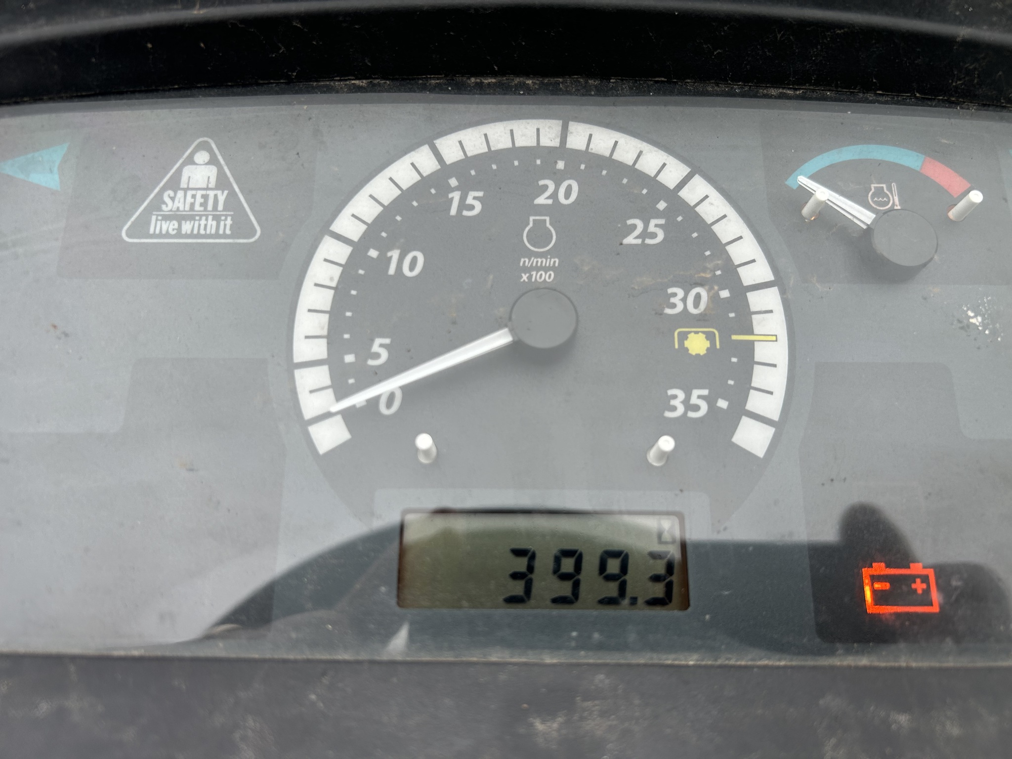 2017 John Deere 1025R Image 7