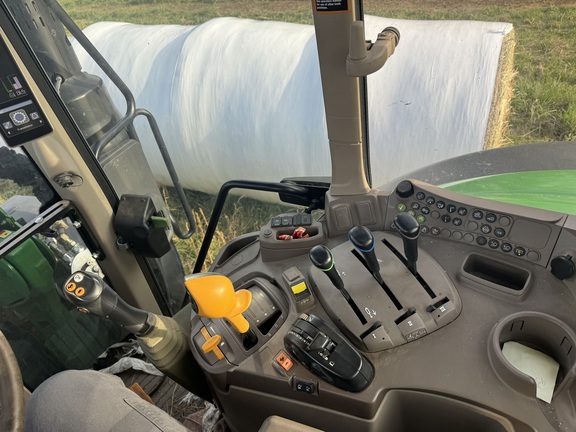 Photo of 2022 John Deere 6120M