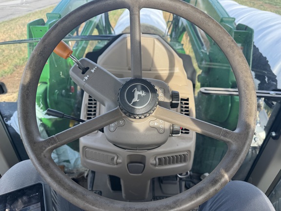 Photo of 2022 John Deere 6120M