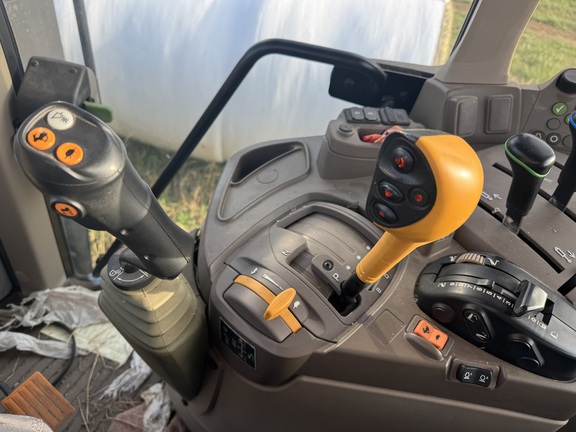 Photo of 2022 John Deere 6120M