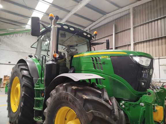 John Deere 6215R