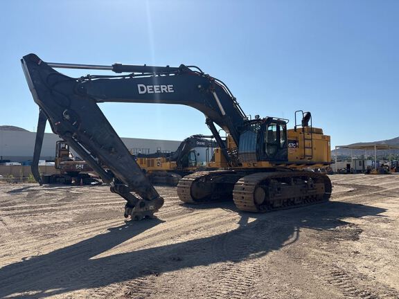 Photo of a 2021 John Deere 670GLC