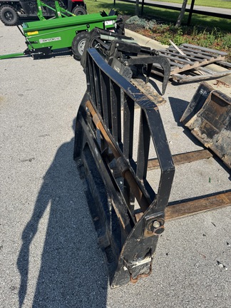  John-Deere PALLET FORKS