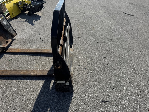  John-Deere PALLET FORKS