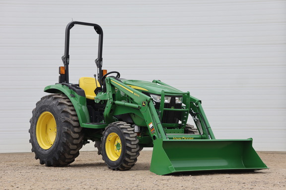  John Deere 4066M Tractor + Loader