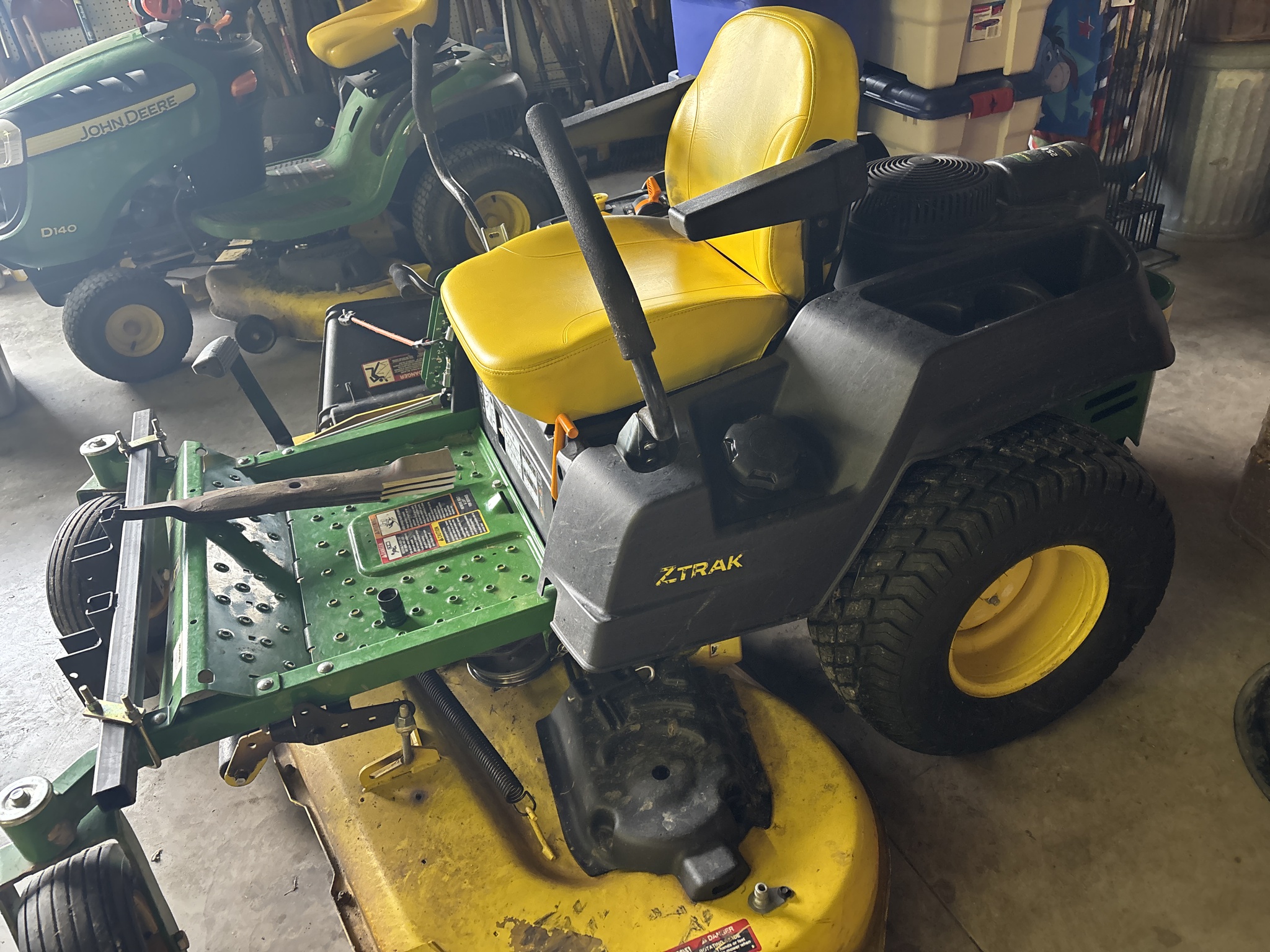 Used 2018 John Deere Z535M Zero Turn Mowers at Koenig Equipment in Amelia, OH - PhotoXL3