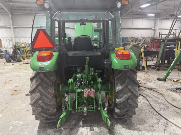 Photo of 2019 John Deere 5065E