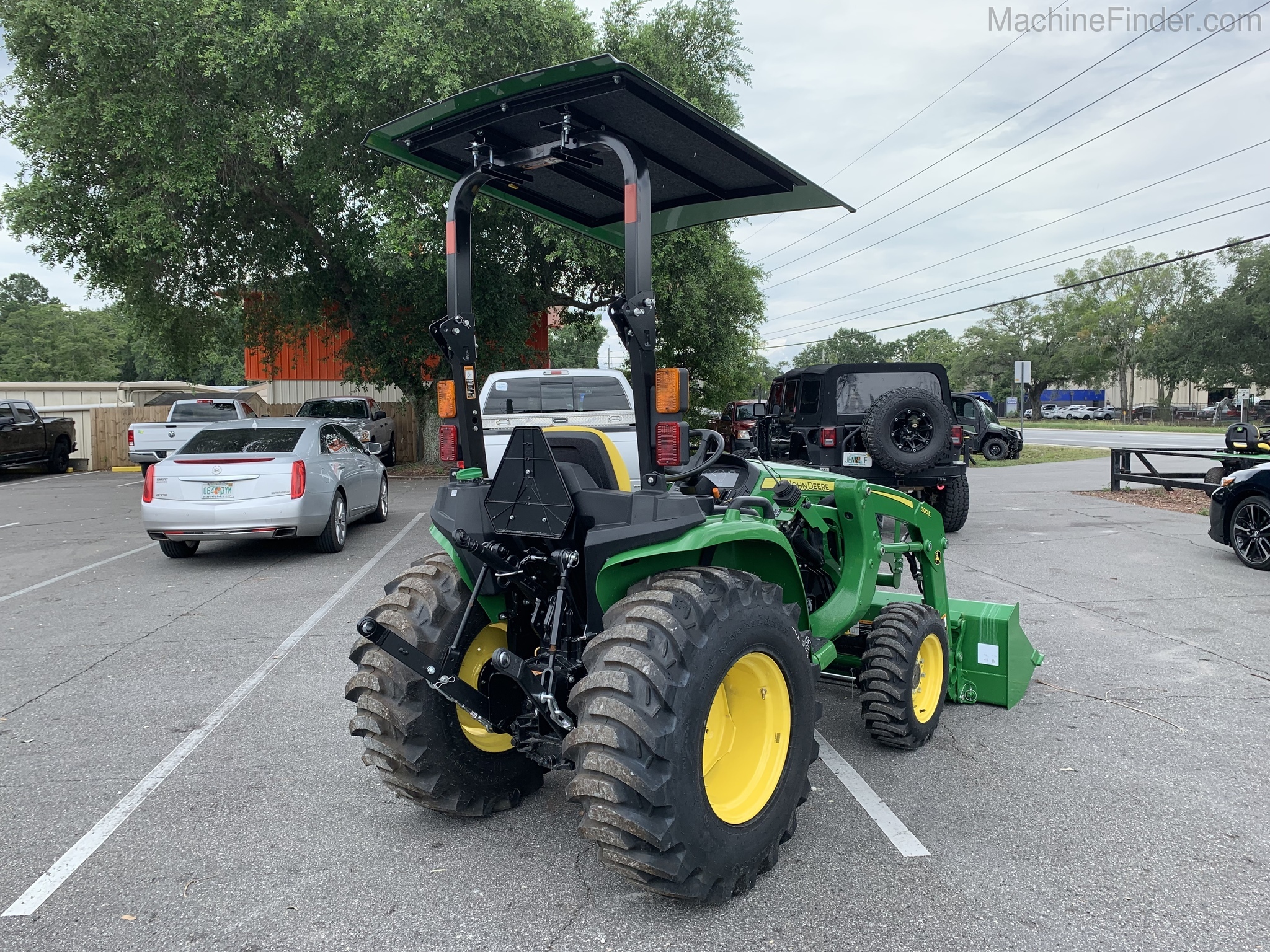 2020 John Deere 3038E Image 6