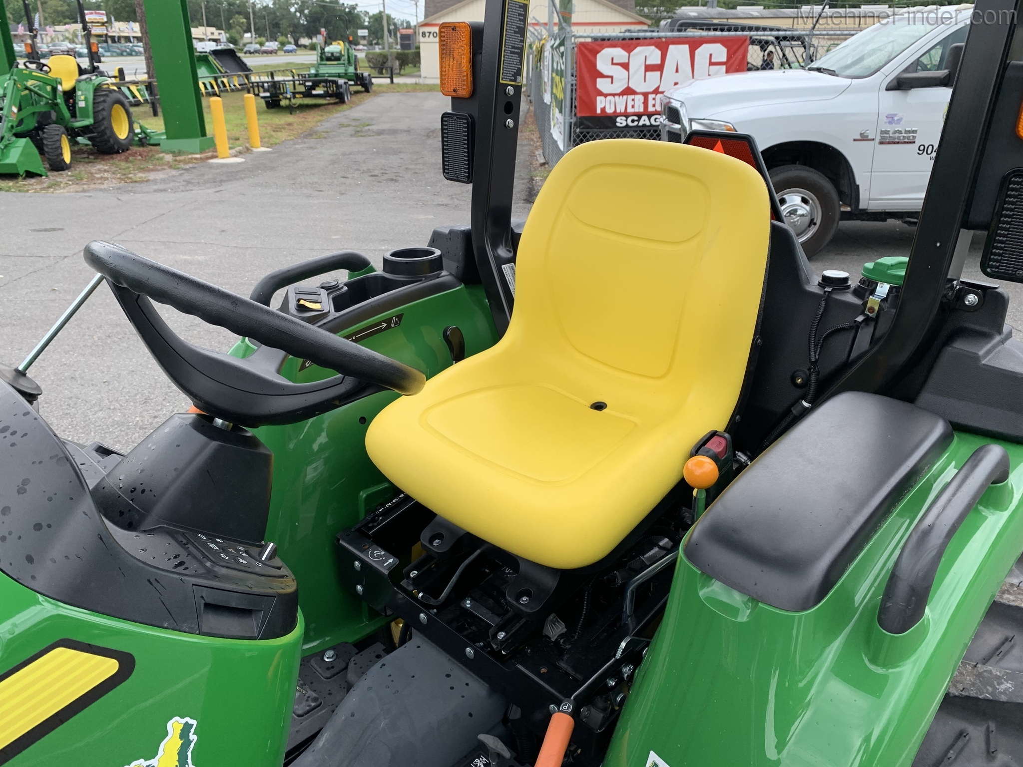 2020 John Deere 3038E Image 7