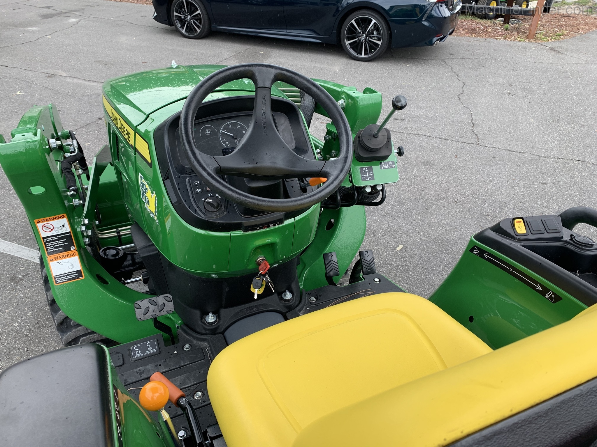 2020 John Deere 3038E Image 8