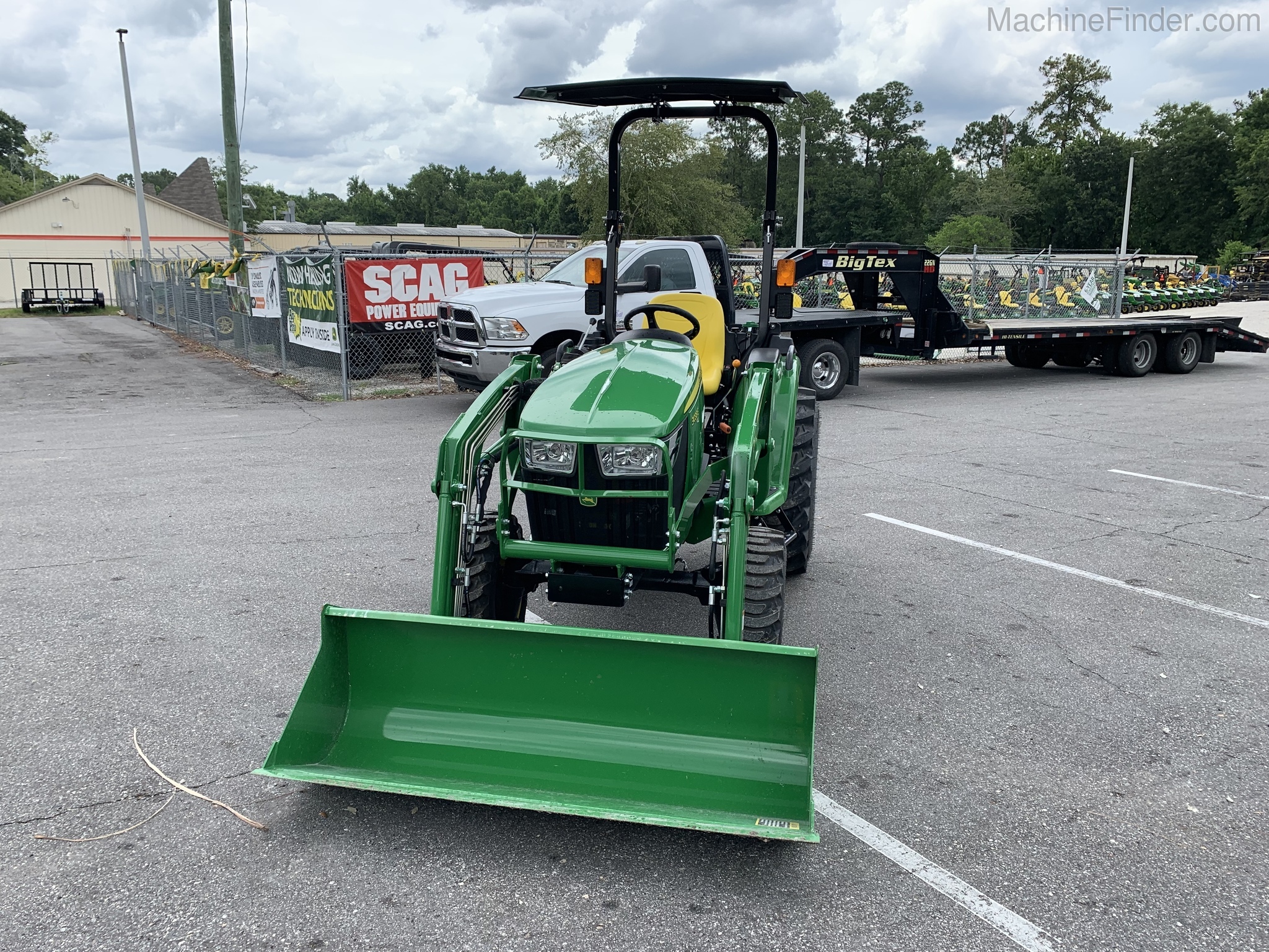 2020 John Deere 3038E Image 3