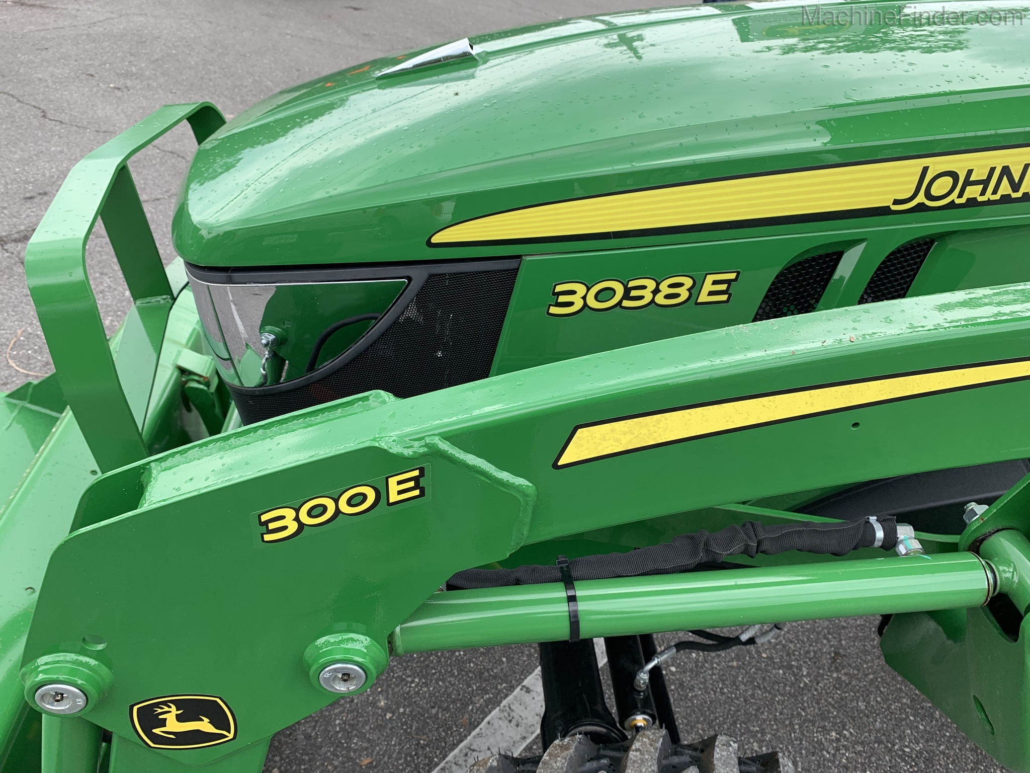 2020 John Deere 3038E Image 4