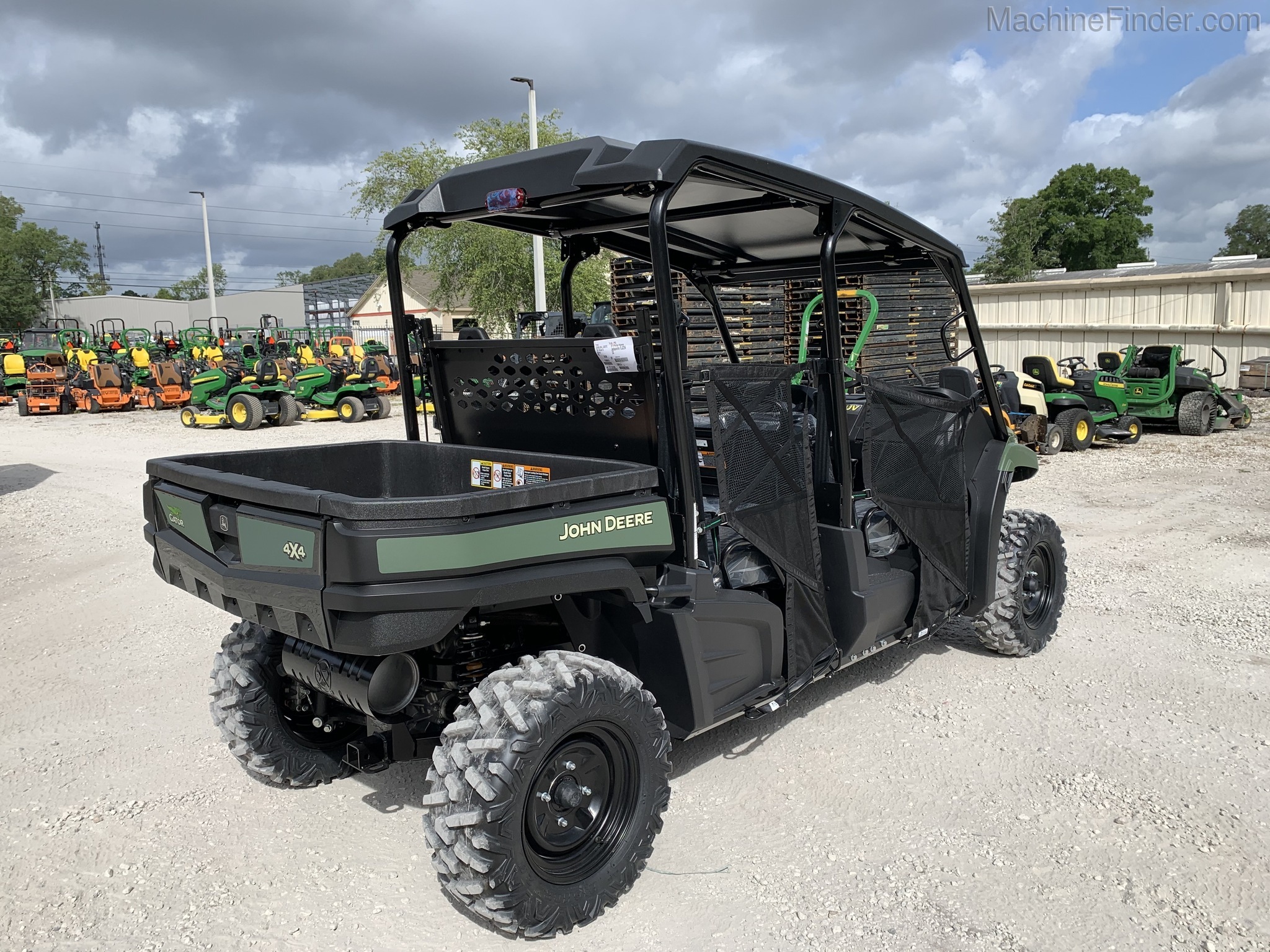 2021 John Deere 590E Image 4