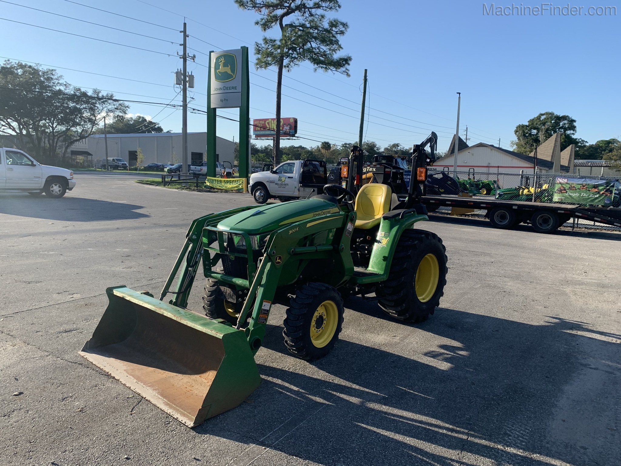 2018 John Deere 3025E Image 2