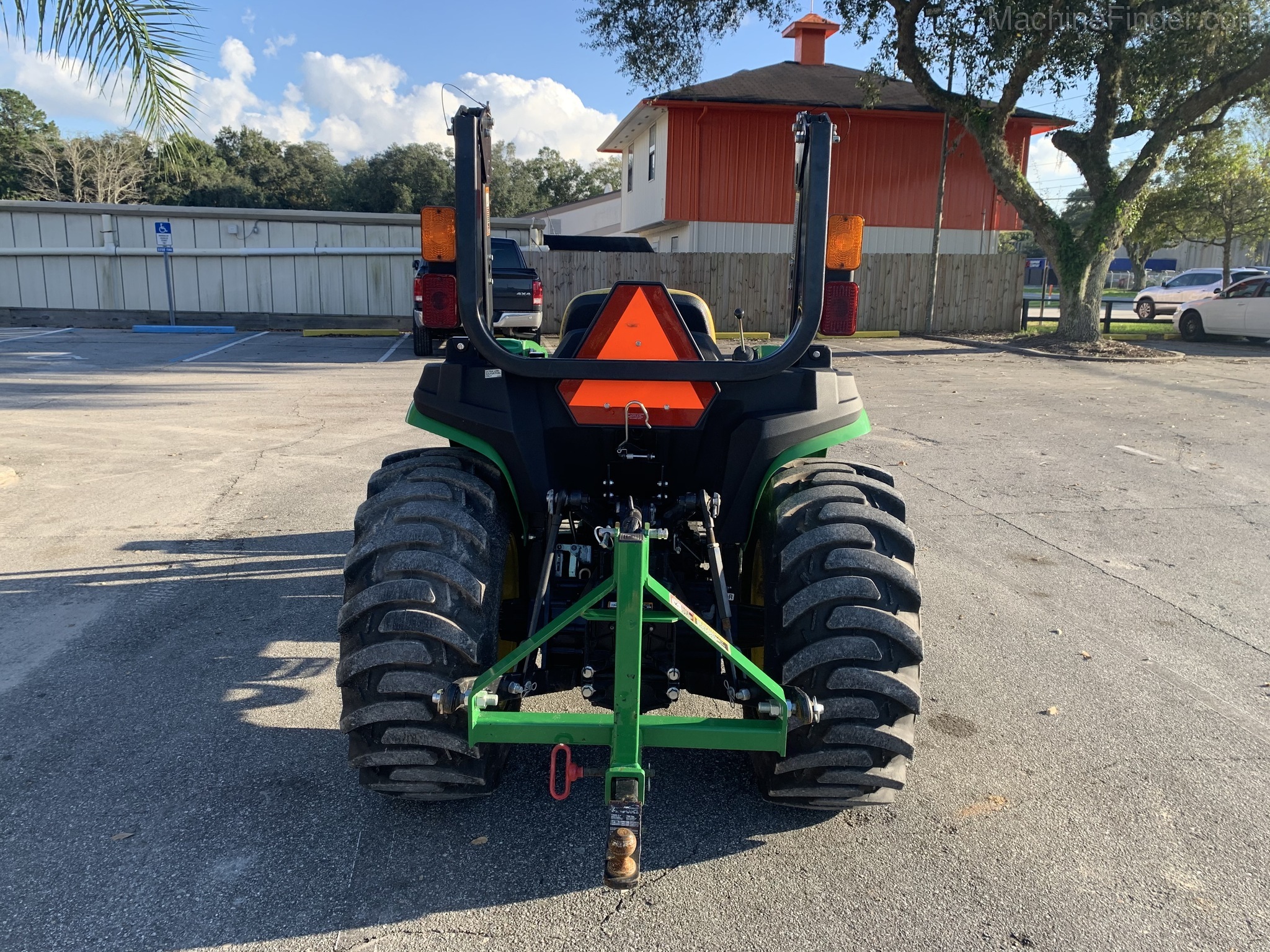 2018 John Deere 3025E Image 6