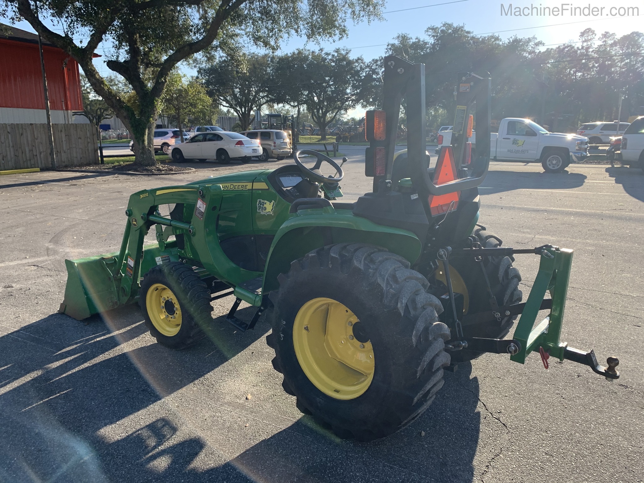 2018 John Deere 3025E Image 8