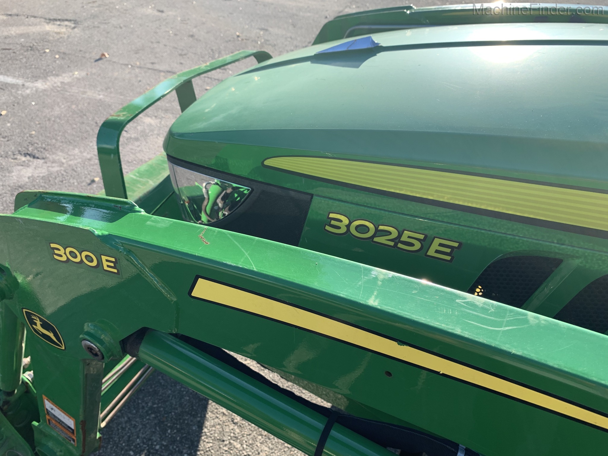 2018 John Deere 3025E Image 9